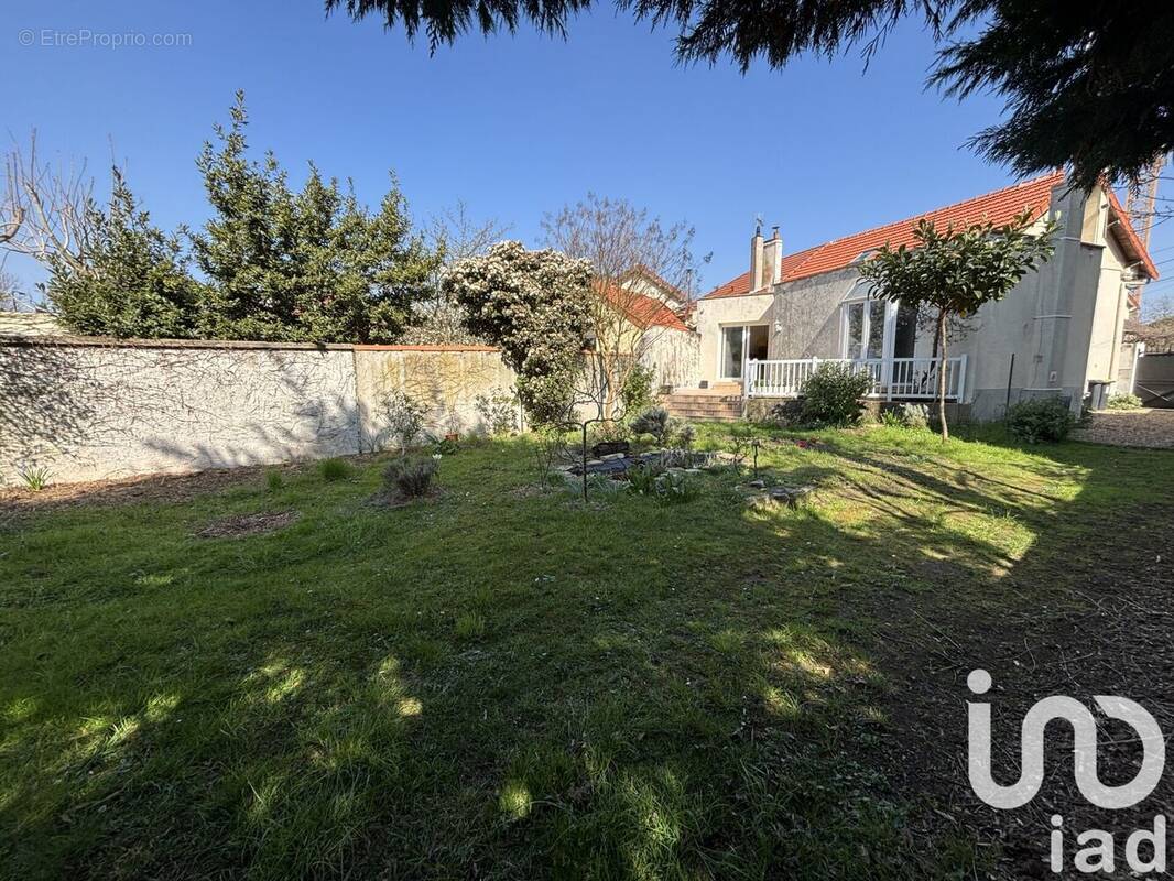 Photo 1 - Maison à SAINT-MAUR-DES-FOSSES