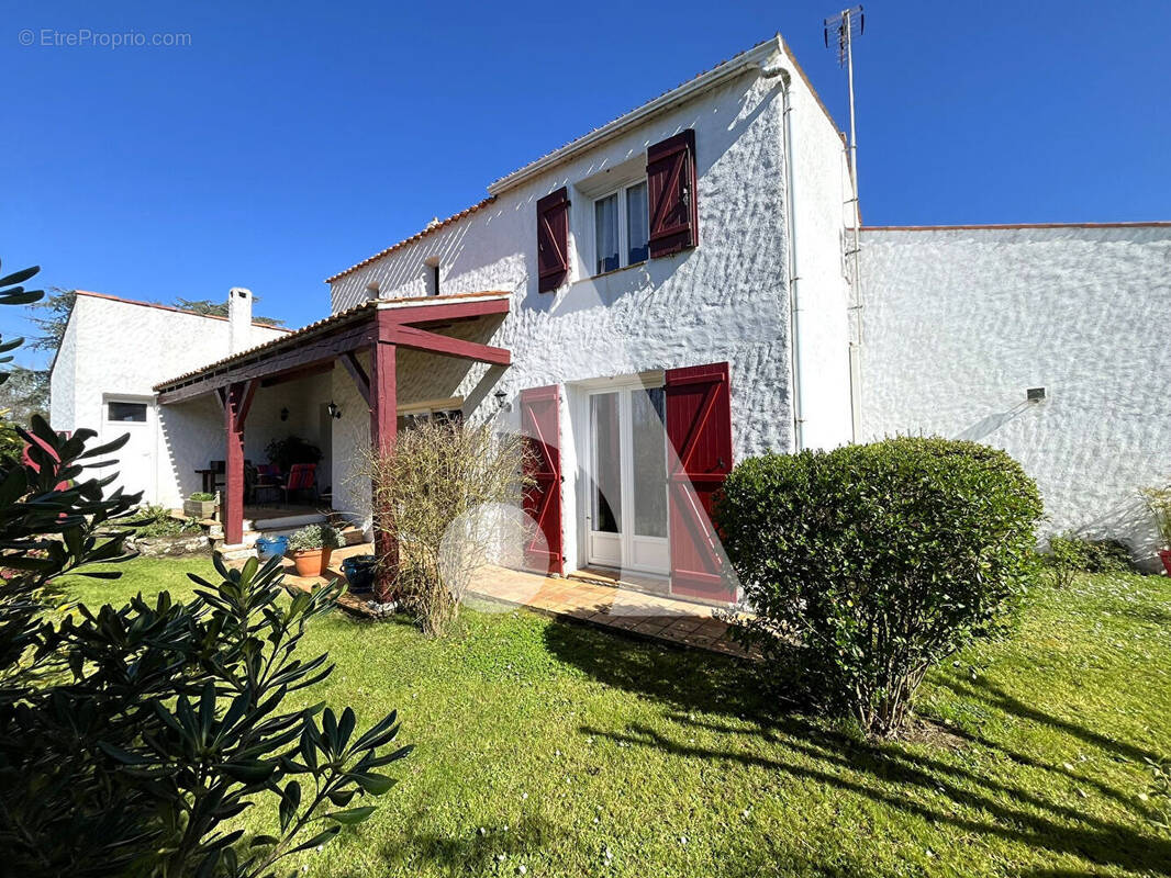 Maison à MARENNES