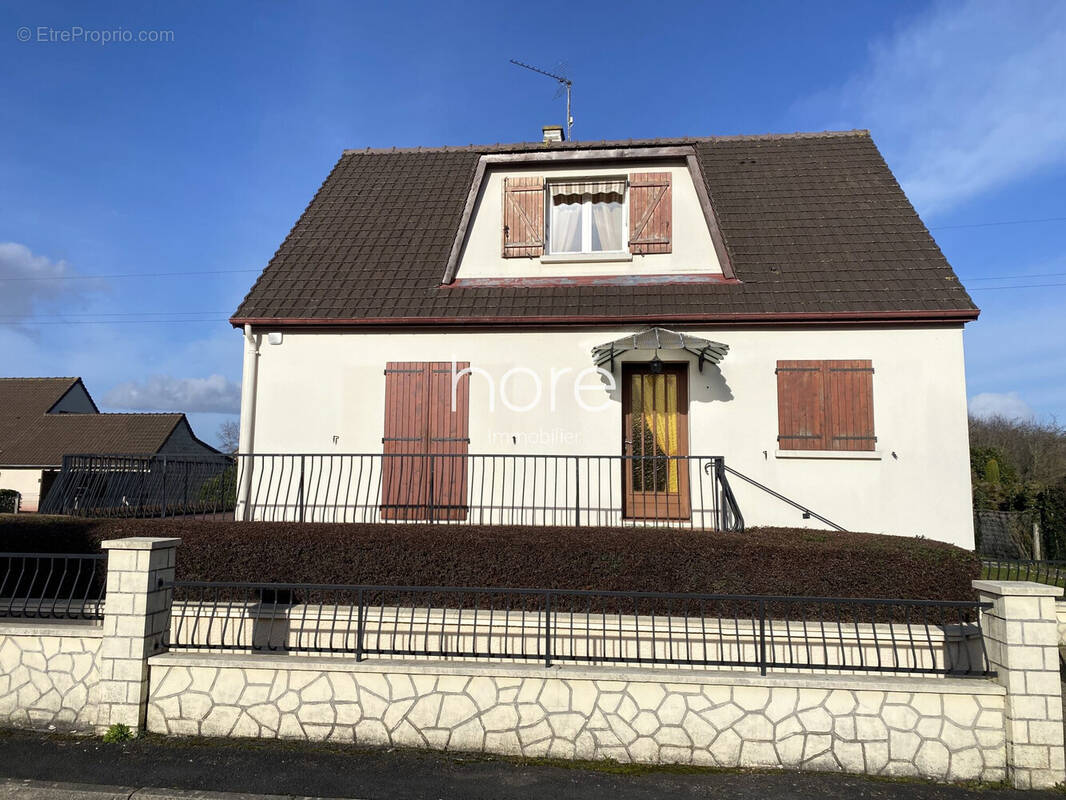 Maison à ARGENCES