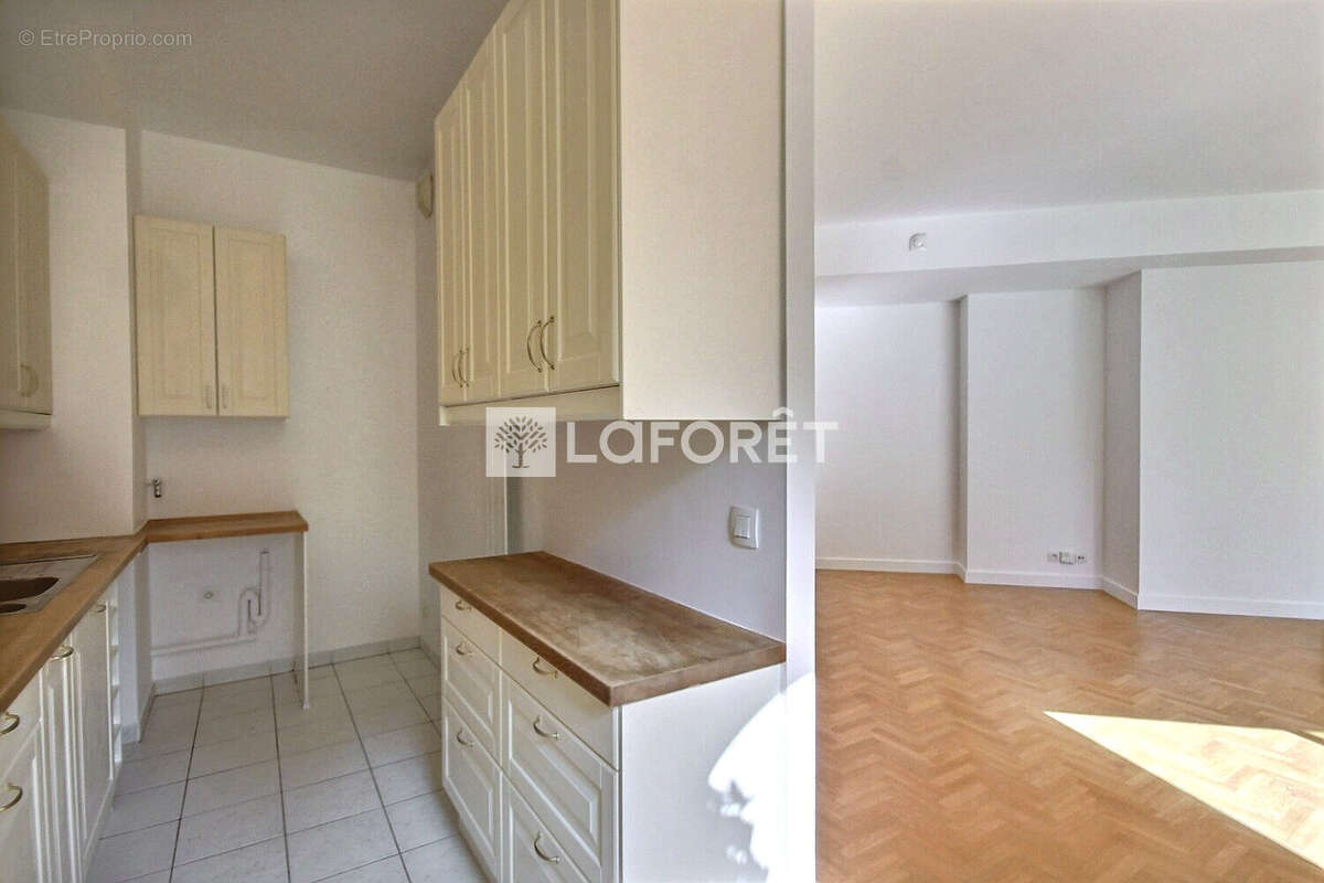 Appartement à SURESNES