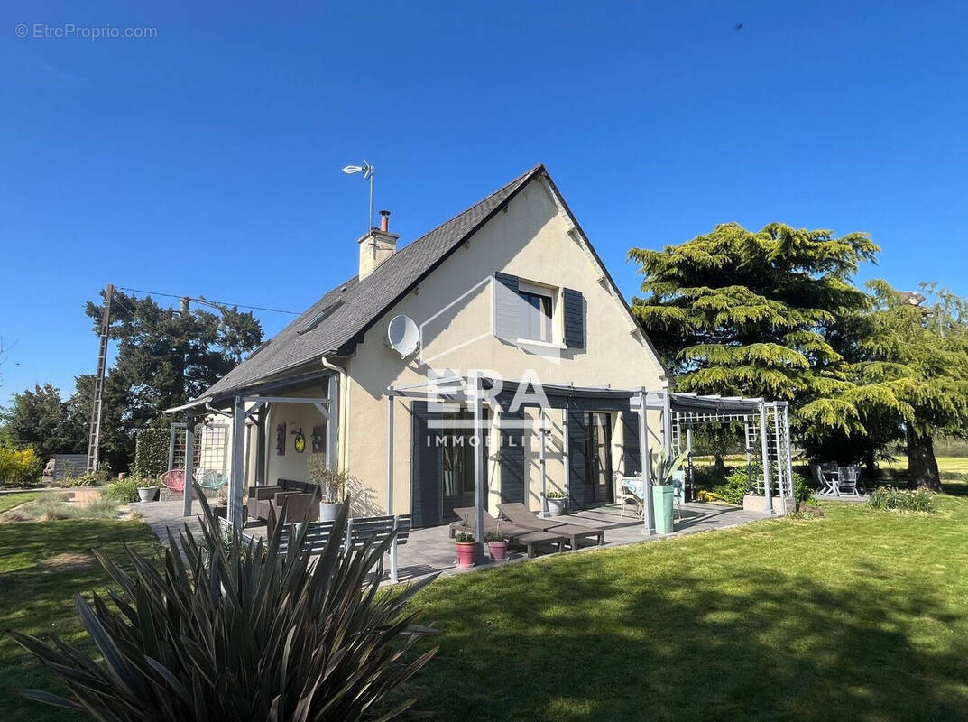 Maison à ARGENTRE-DU-PLESSIS
