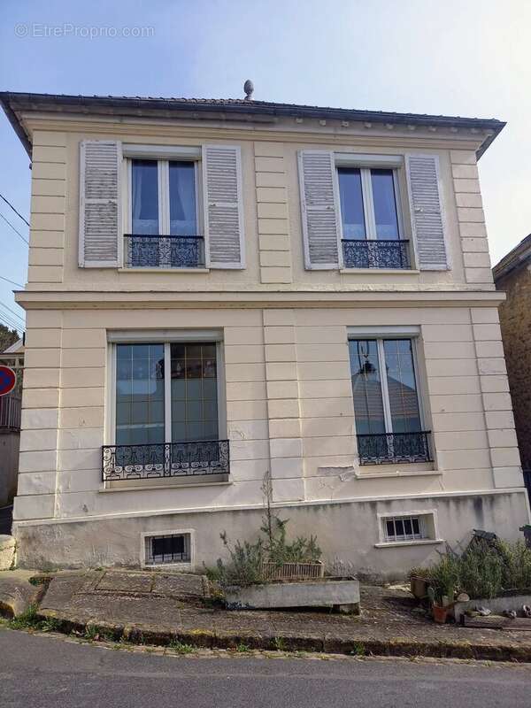 Maison à FONTAINE-LE-PORT