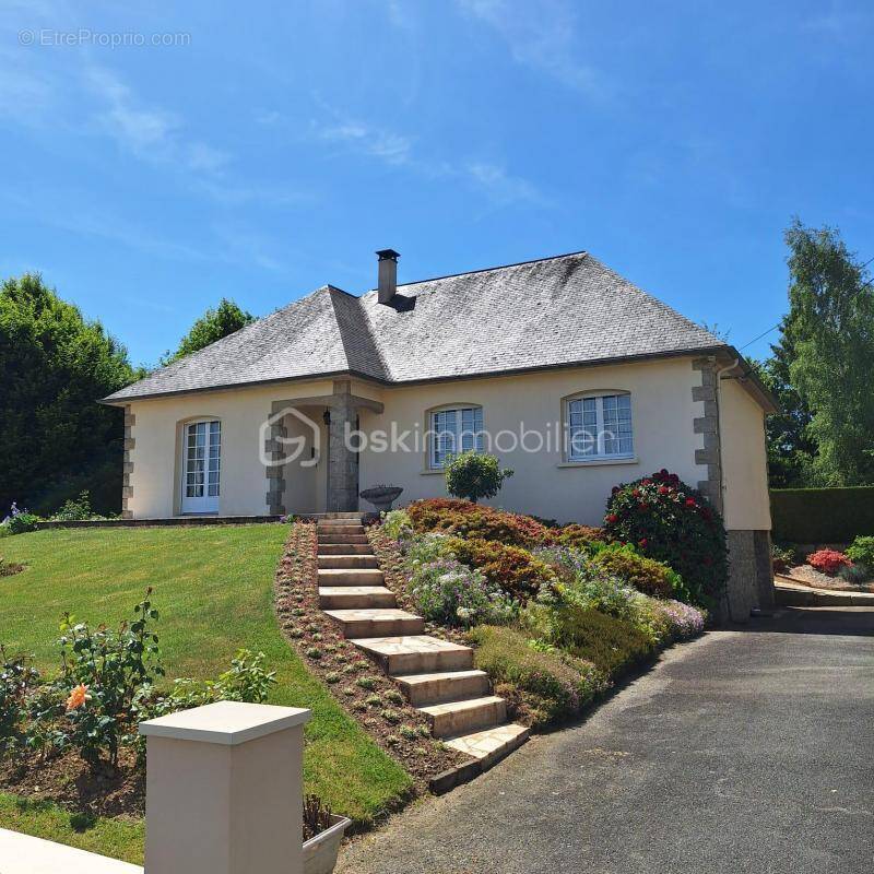 Maison à SAINT-GEORGES-BUTTAVENT