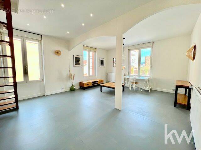 Appartement à ROCHE-LA-MOLIERE