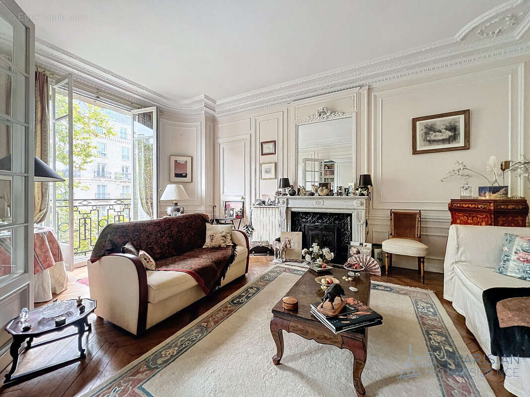 Appartement à PARIS-15E