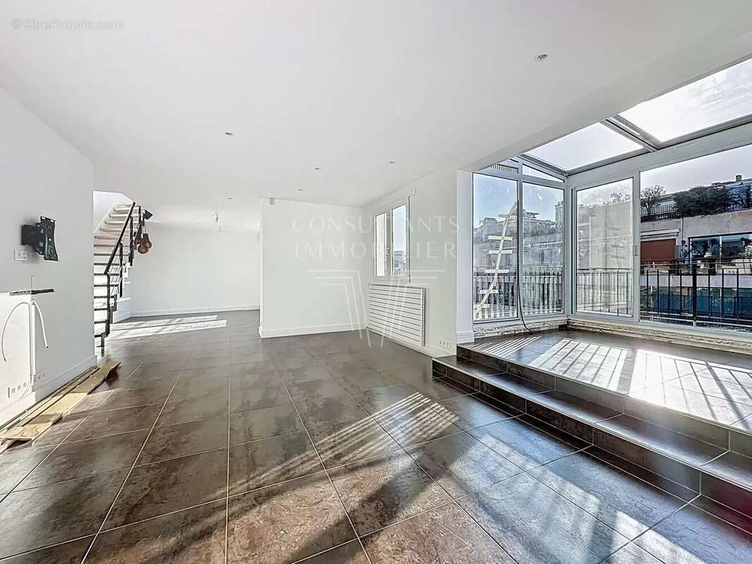 Appartement à PARIS-16E