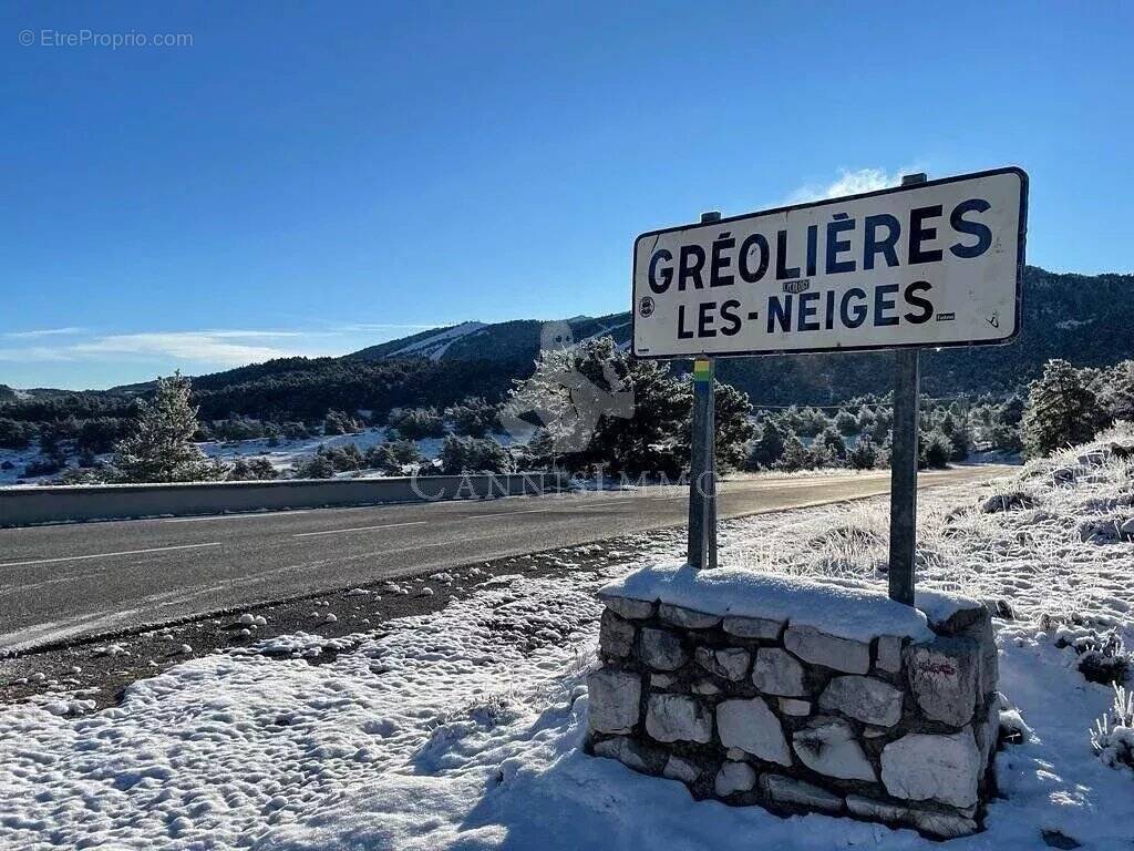 Appartement à GREOLIERES
