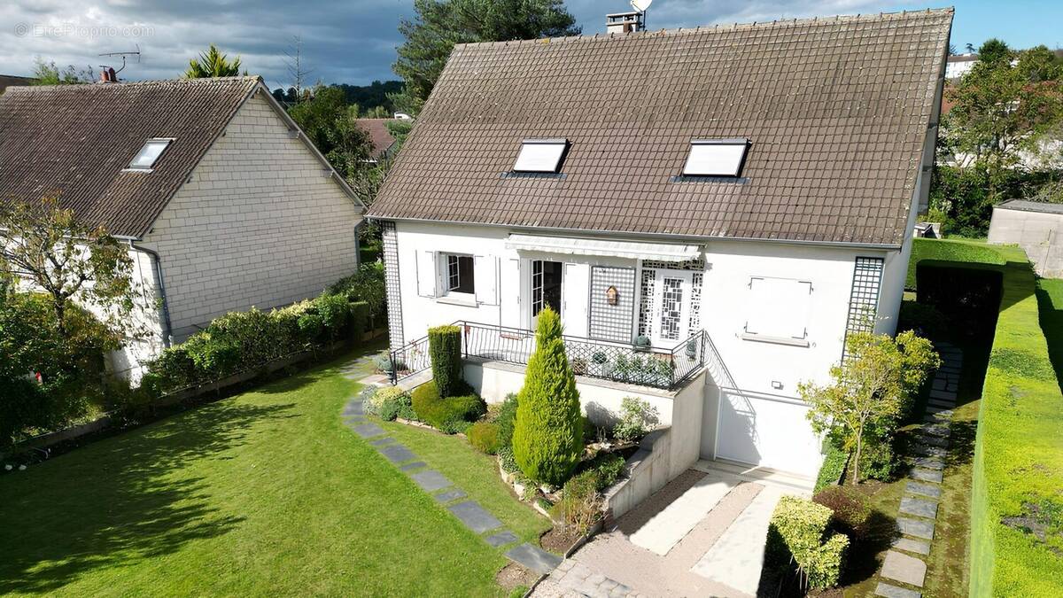 Maison à CRECY-LA-CHAPELLE