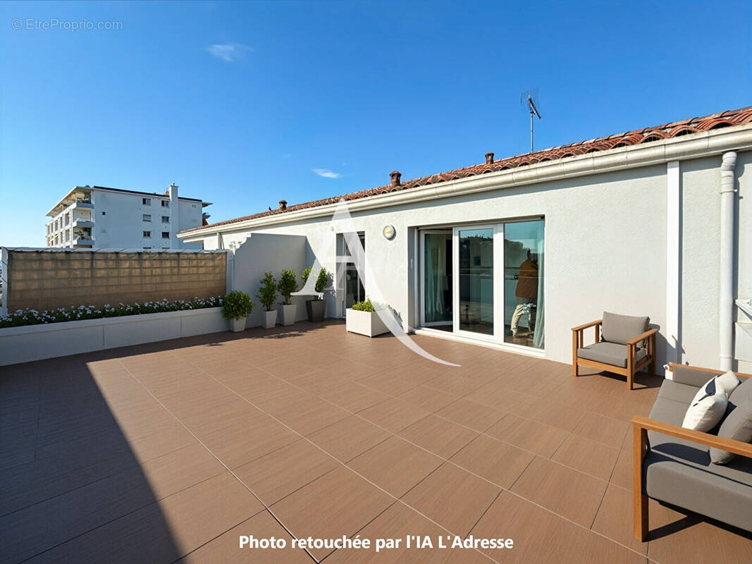 Appartement à VALLAURIS