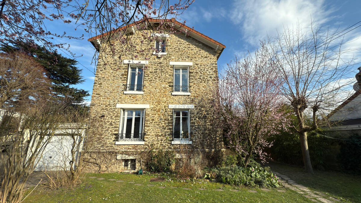 Maison à SAINT-GRATIEN