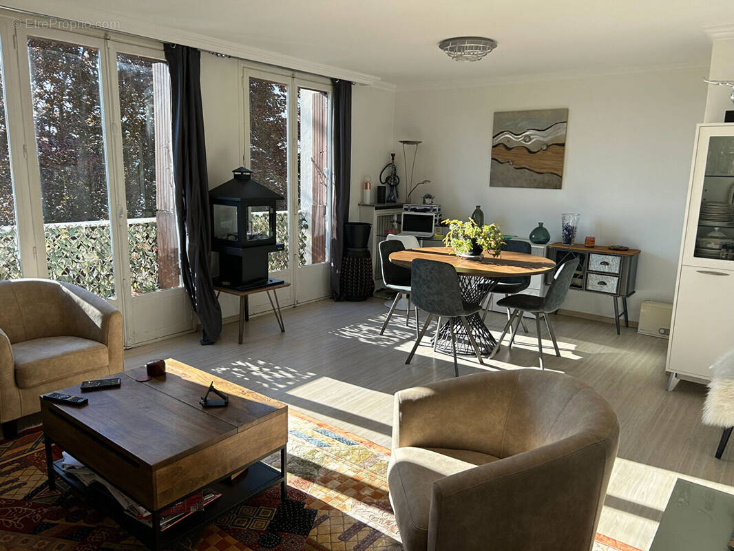 Appartement à L&#039;HAY-LES-ROSES