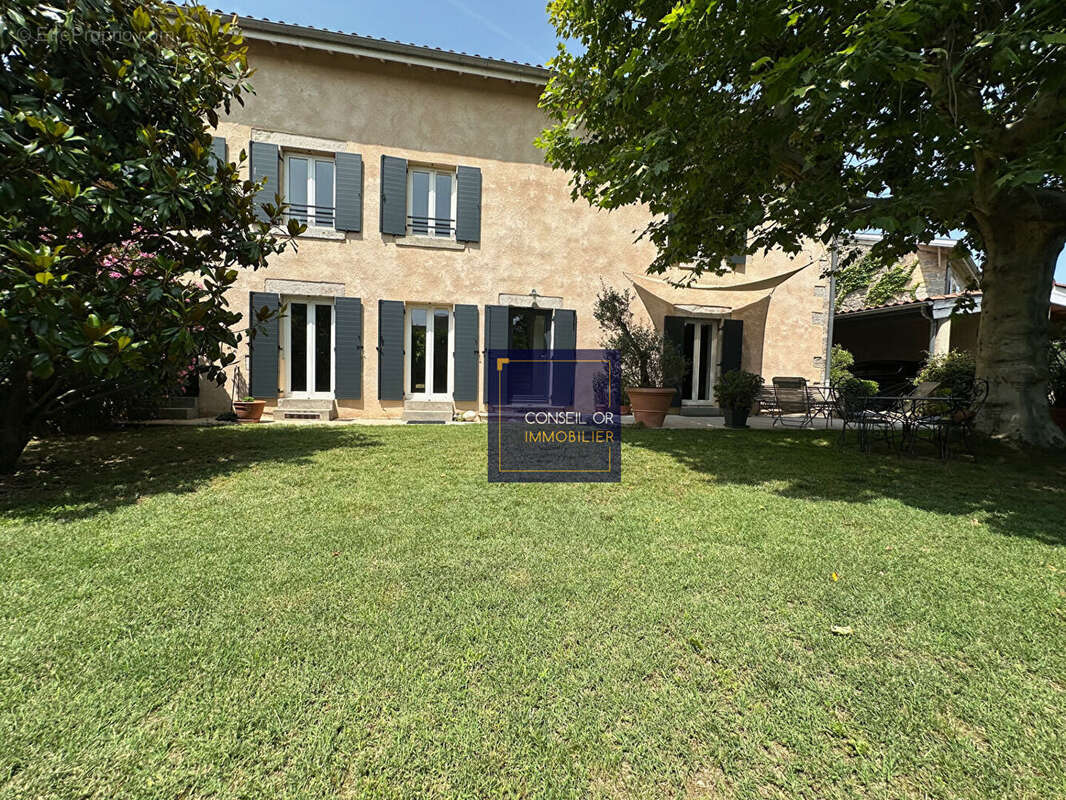Maison à SAINT-GENIS-LAVAL
