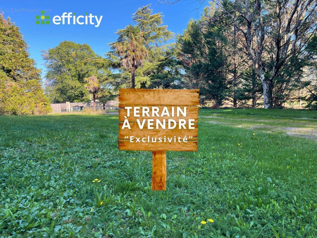 Terrain à COUTRAS