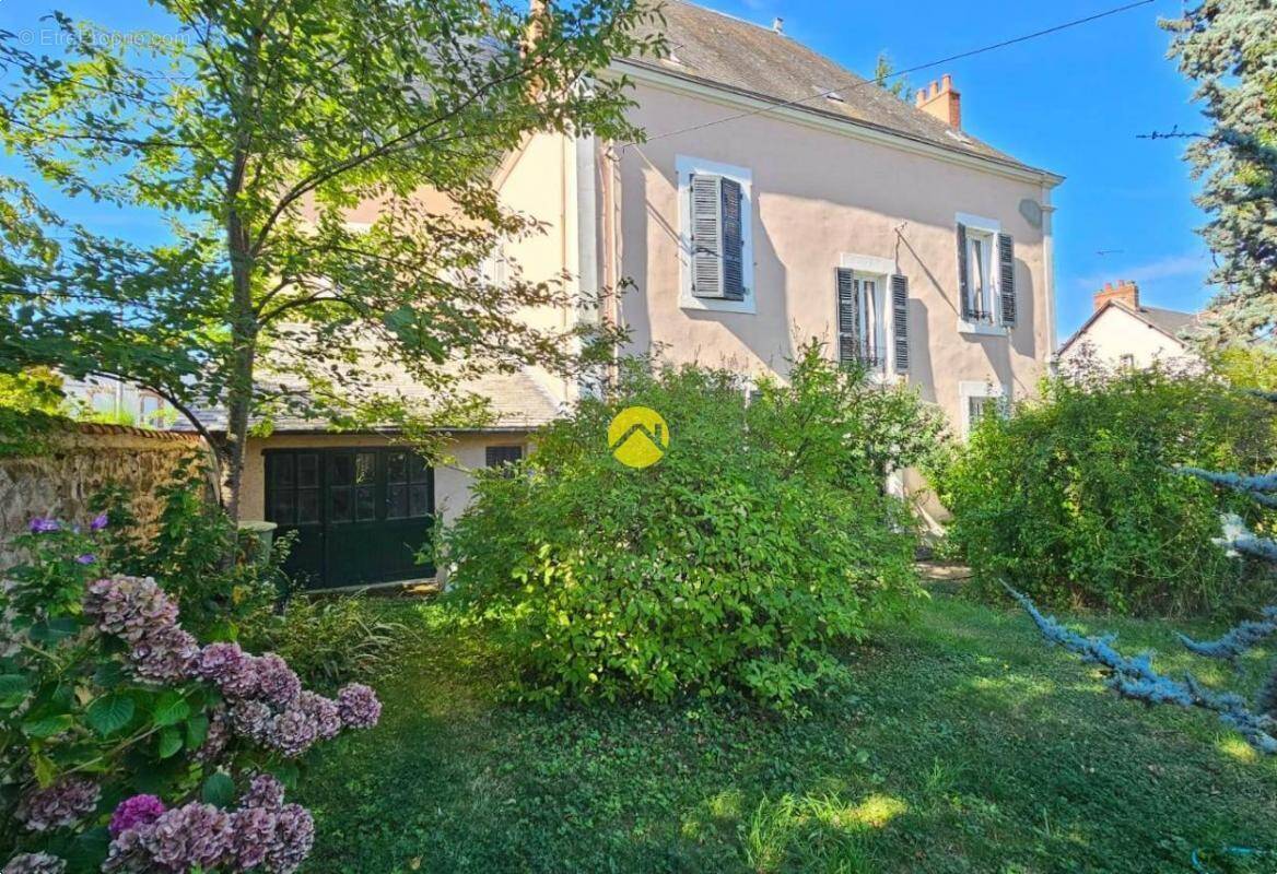 Maison à NERIS-LES-BAINS