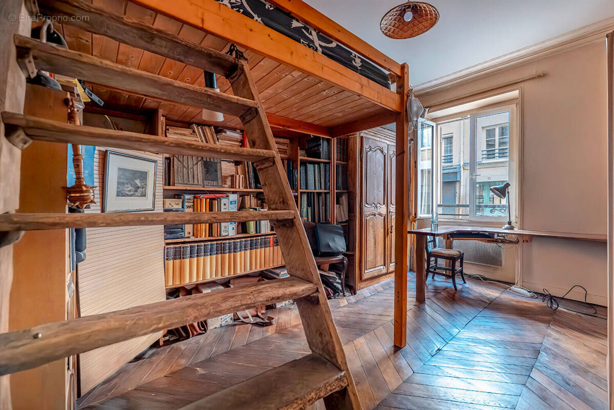 Appartement à PARIS-17E