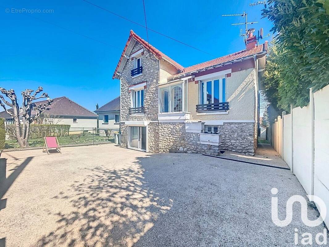 Photo 1 - Maison à COMBS-LA-VILLE