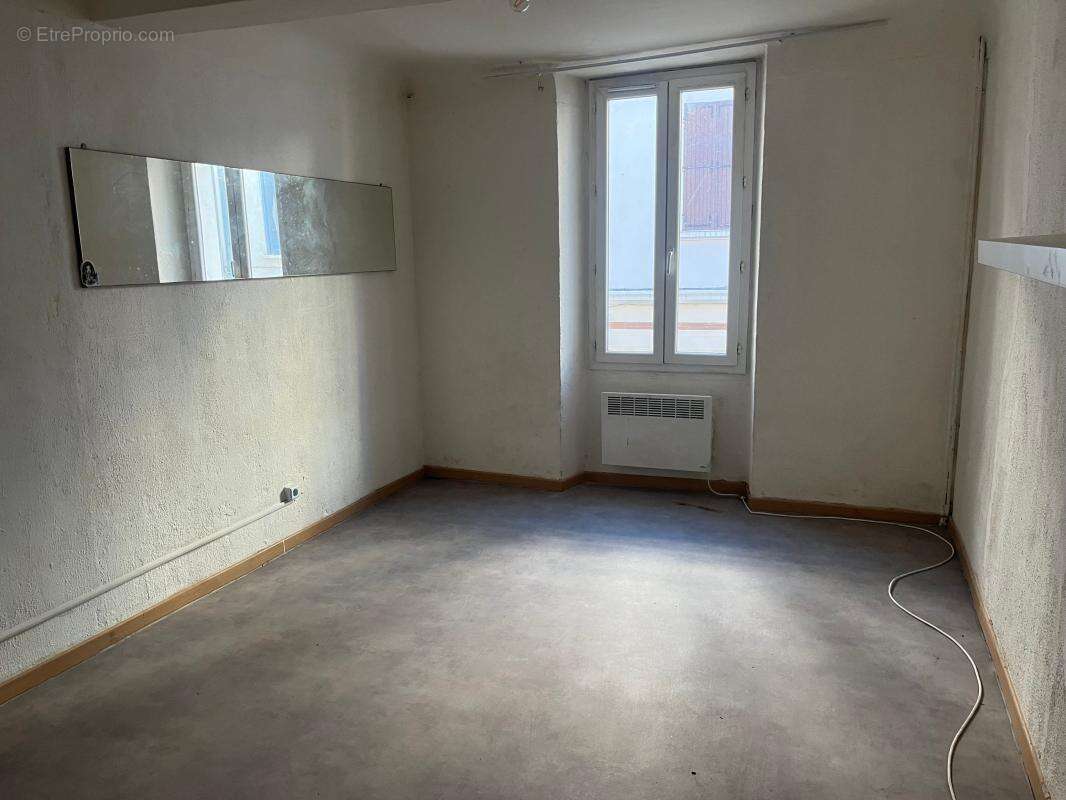 Appartement à SOLLIES-PONT