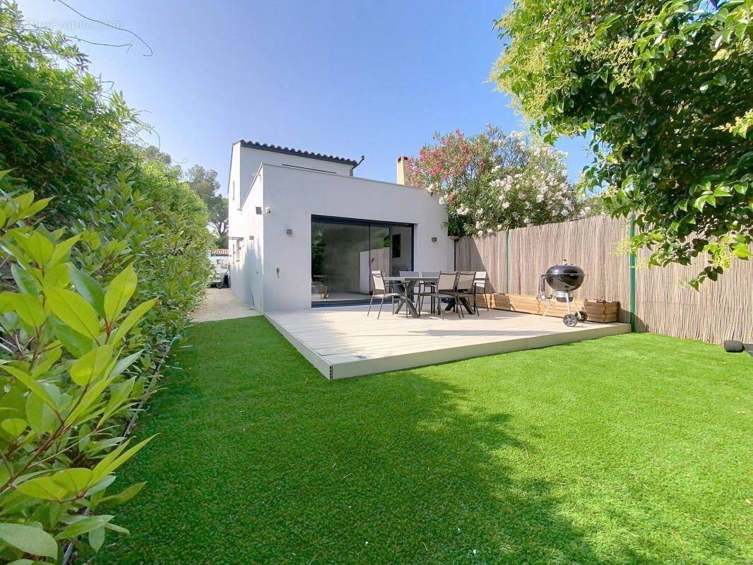 Maison à ROQUEBRUNE-SUR-ARGENS