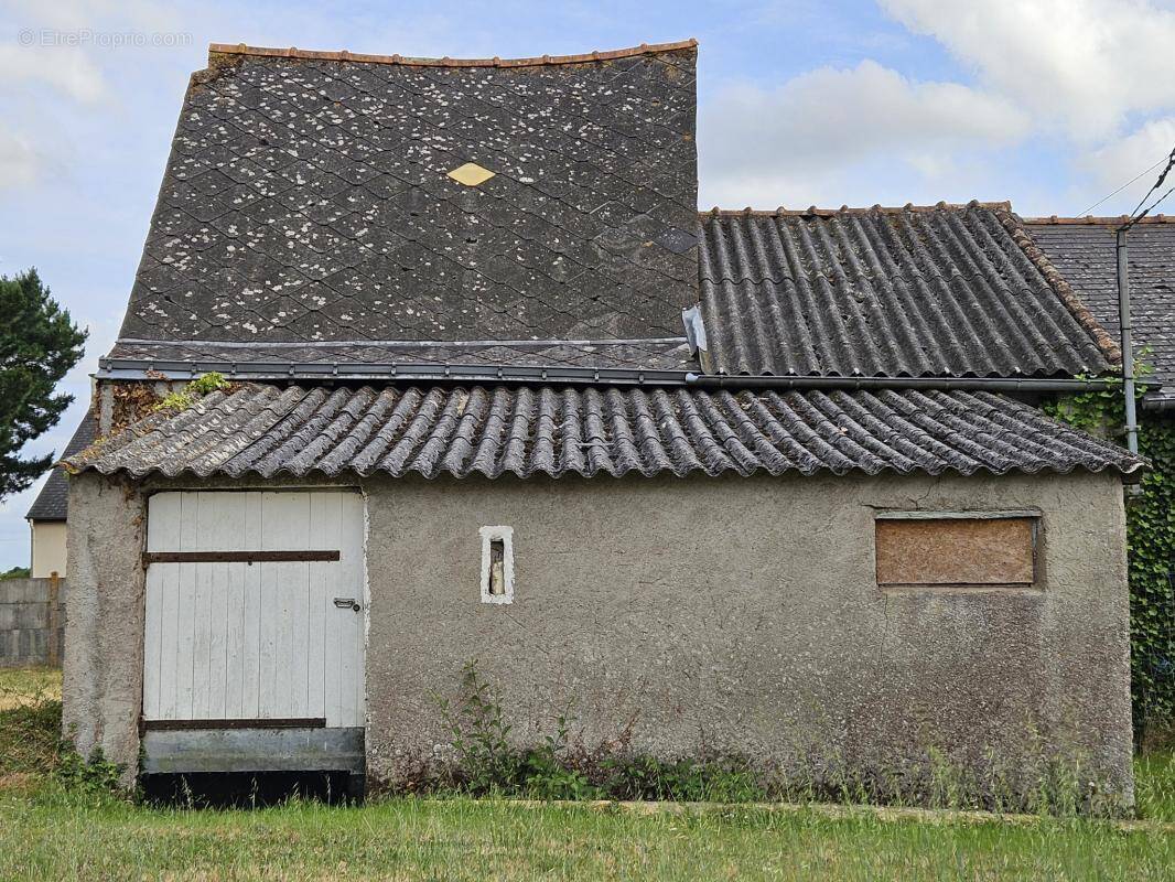 Parking à MESANGER