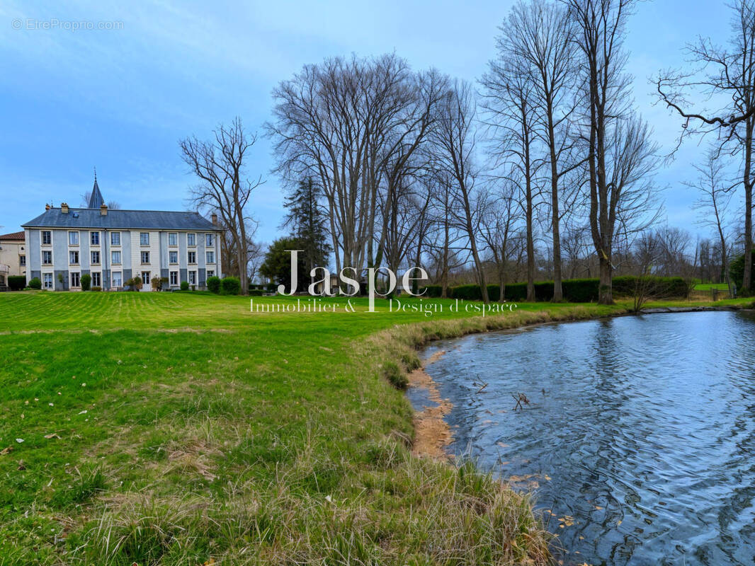 Maison à SURY-LE-COMTAL