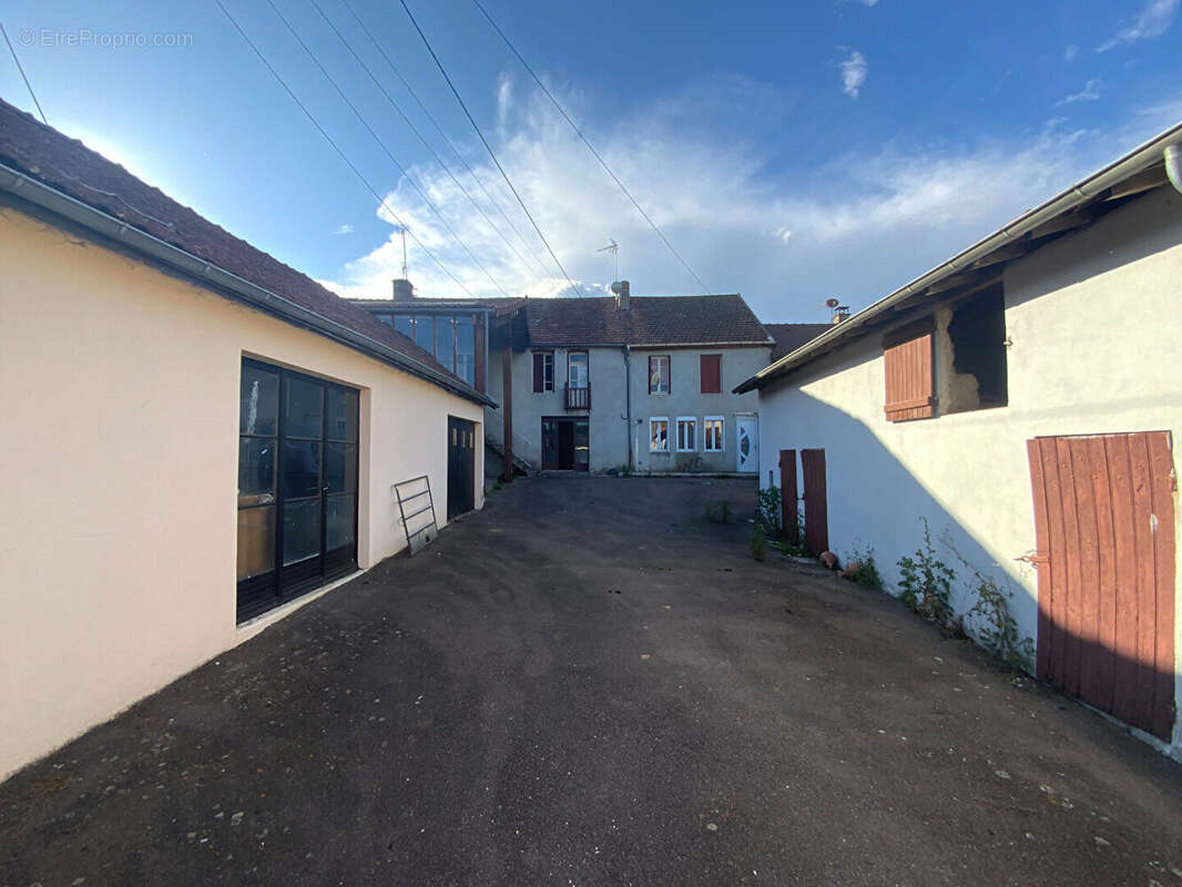 Maison à AUXY