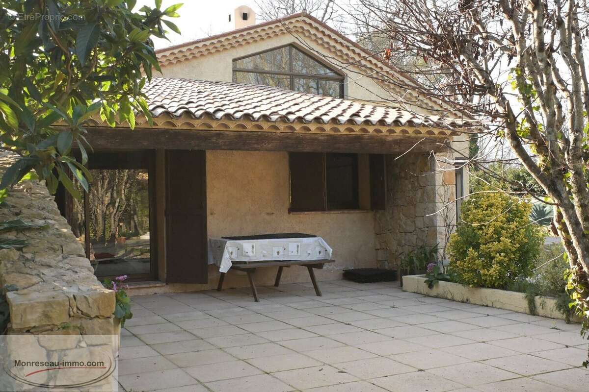 Maison à TOURRETTES
