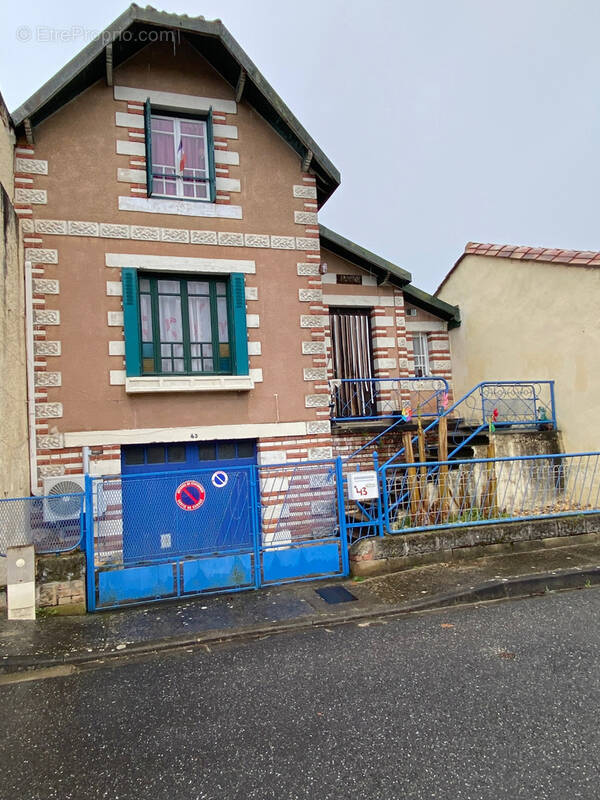 Maison à SAUVETERRE-LA-LEMANCE
