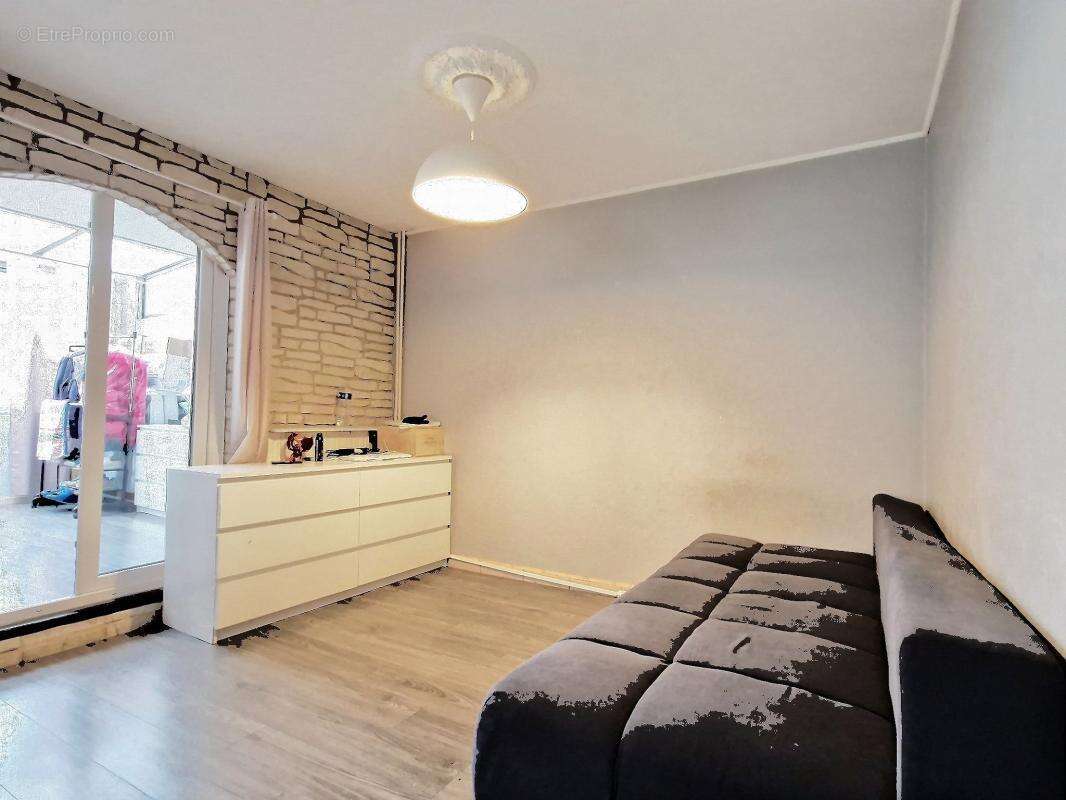 Appartement à DECINES-CHARPIEU