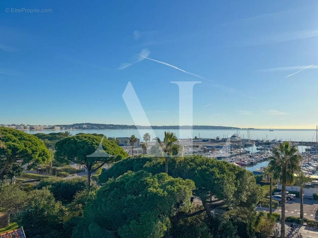Appartement à VALLAURIS