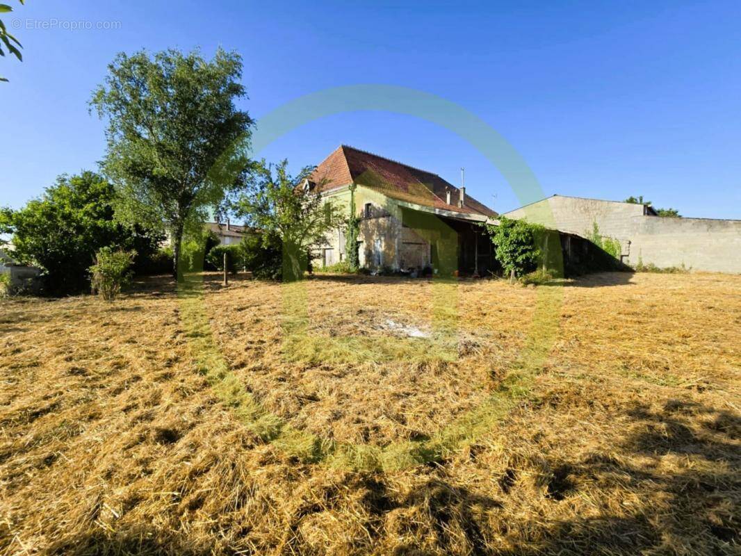 Maison à MOSNAC