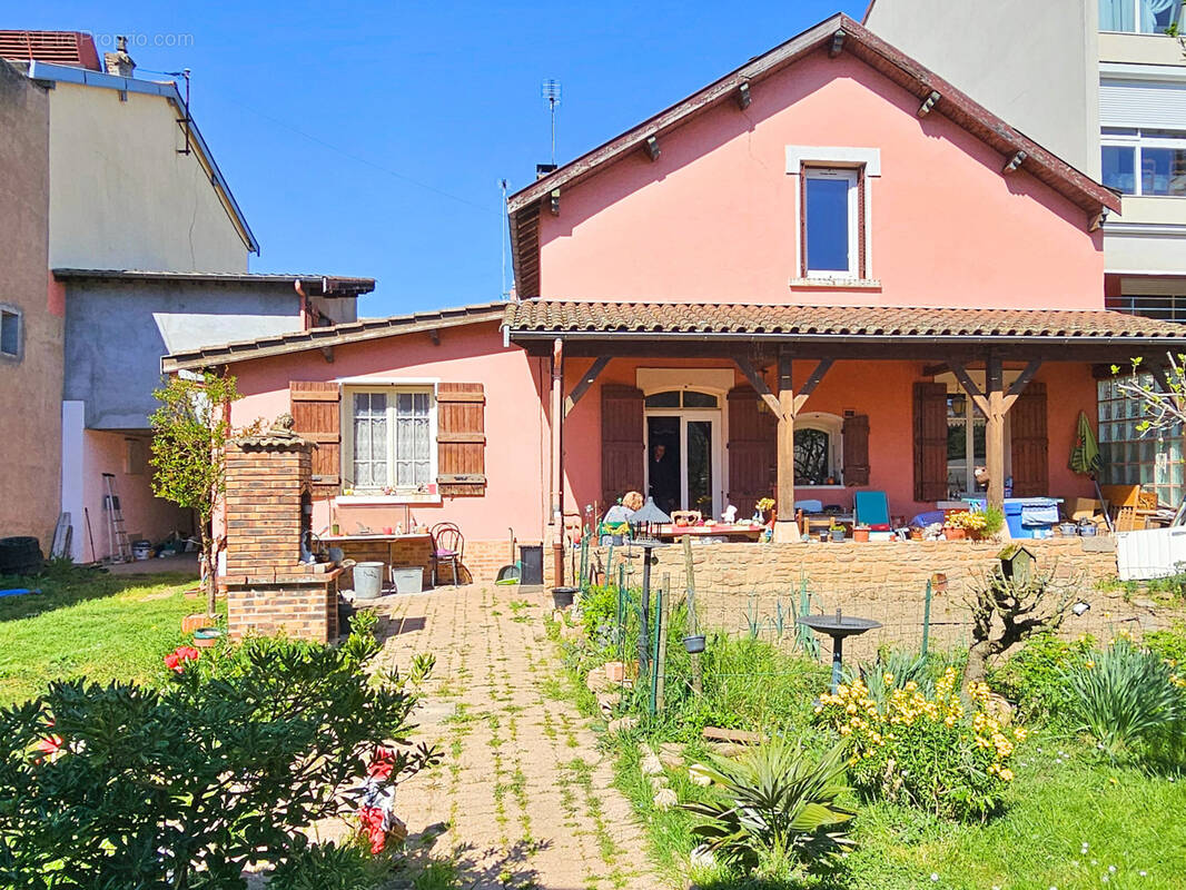 Maison à CHARNAY-LES-MACON