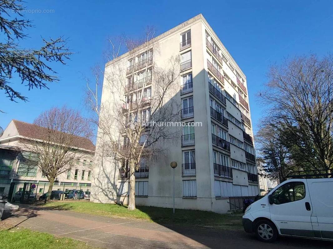 Appartement à VILLIERS-LE-BEL