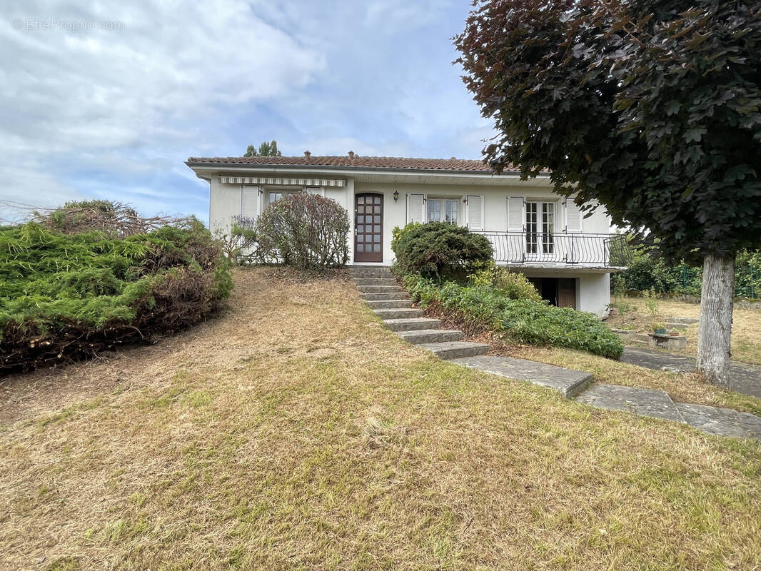 Maison à CONFOLENS