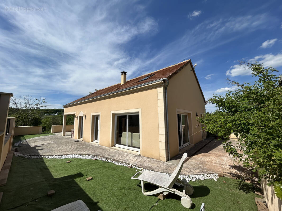 Maison à BEYNES