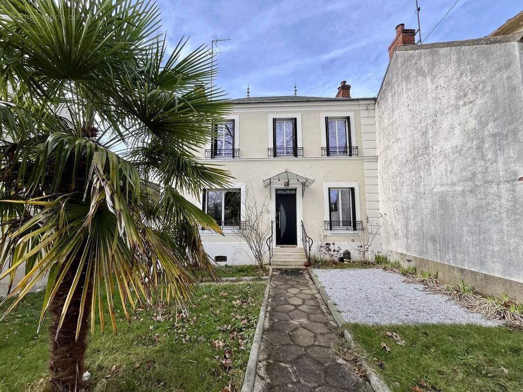 Maison à ANGERVILLIERS