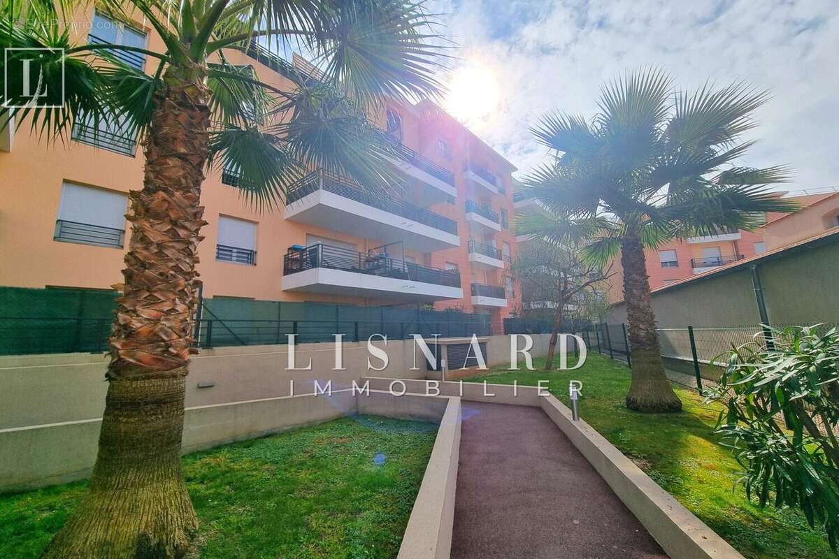 Appartement à VALLAURIS