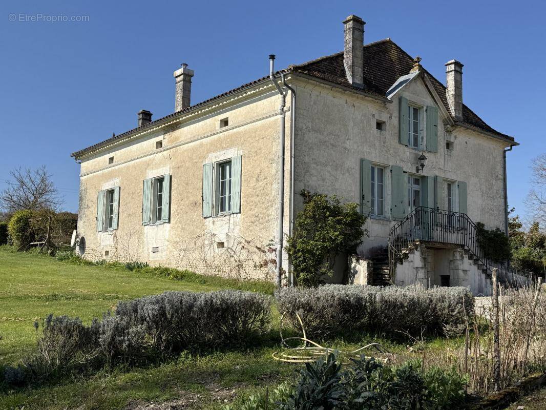 Maison à AUBETERRE-SUR-DRONNE