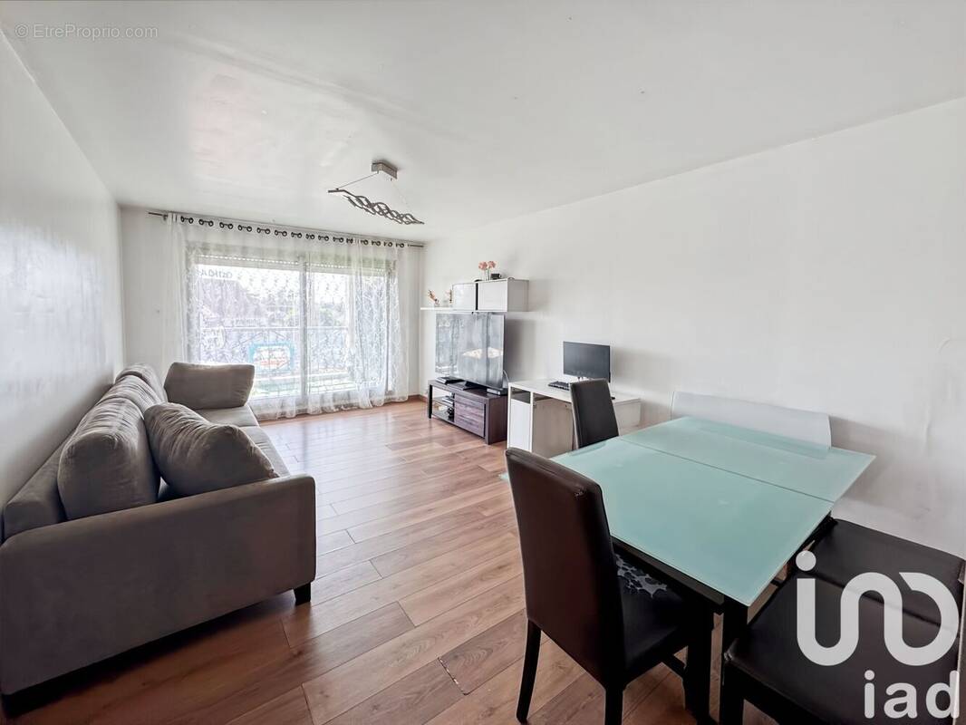 Photo 1 - Appartement à SAINTE-GENEVIEVE-DES-BOIS