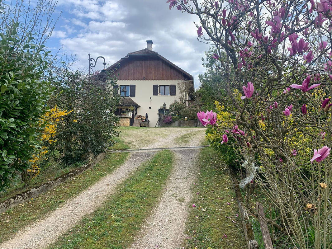 Maison à YENNE