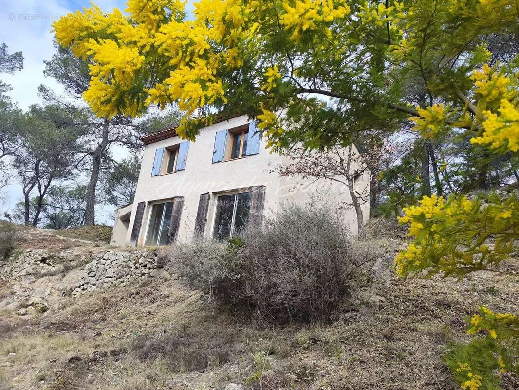 Maison à VARAGES
