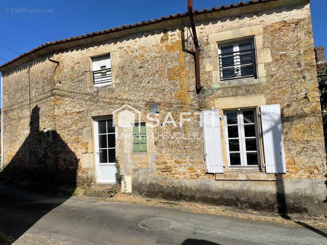 Photo 1 - Maison à BAZOGES-EN-PAREDS