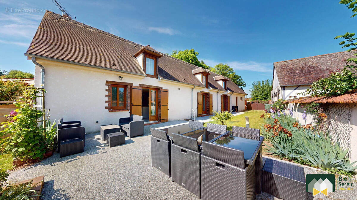 Maison à AUNAY-SOUS-CRECY