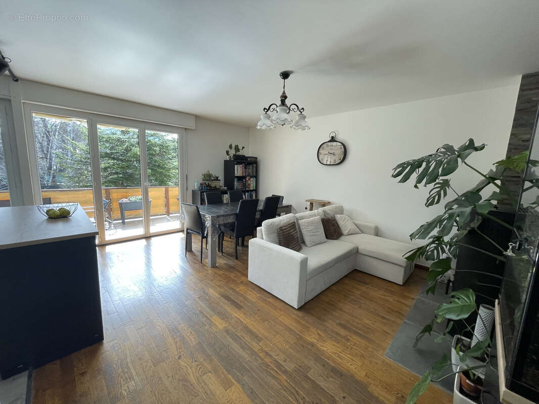 Appartement à SERANON
