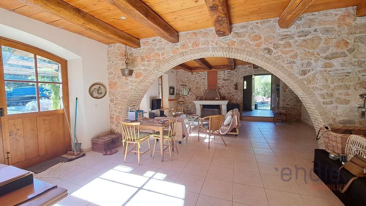 Maison à LORGUES