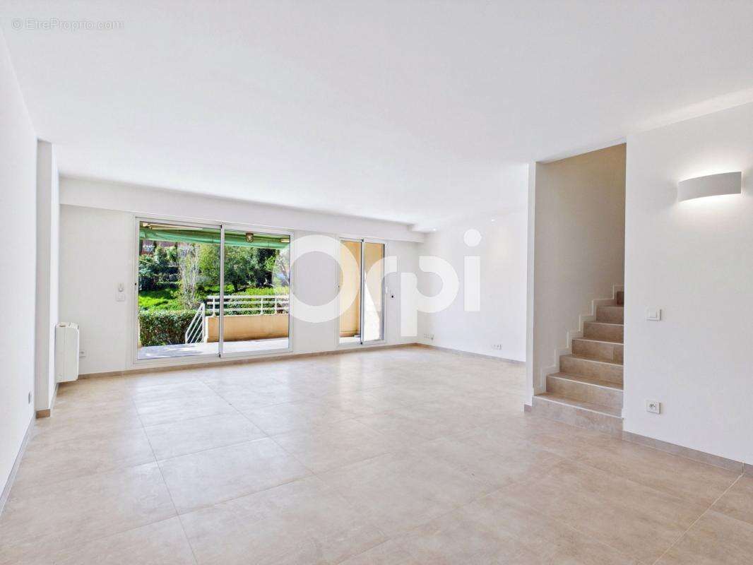 Appartement à MANDELIEU-LA-NAPOULE