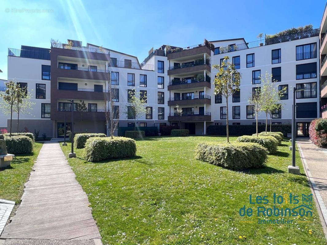 Appartement à LE PLESSIS-ROBINSON