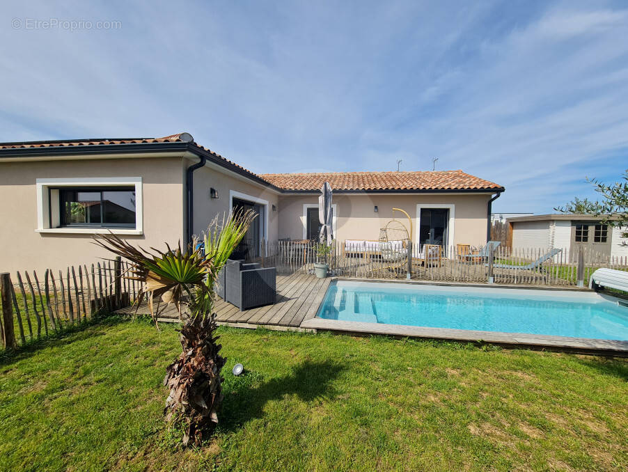 Maison à LAGRAVE