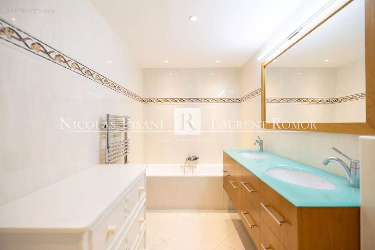 Appartement à EZE