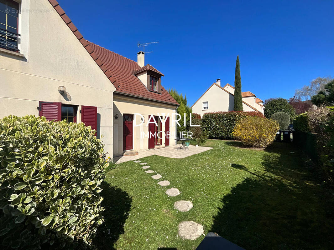 Maison à MAURECOURT