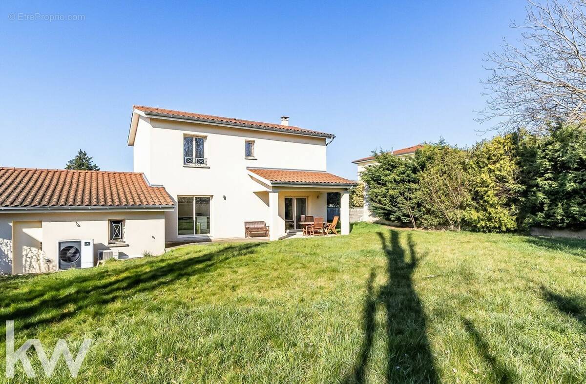 Maison à MONTANAY
